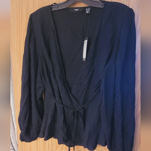 Black wrap around blouse - Picture 5 of 10